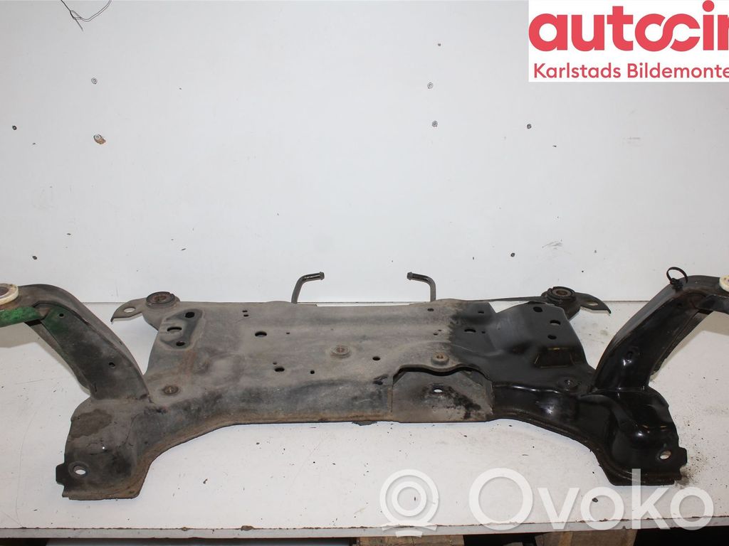 Volvo V40 Priekinis traversas 