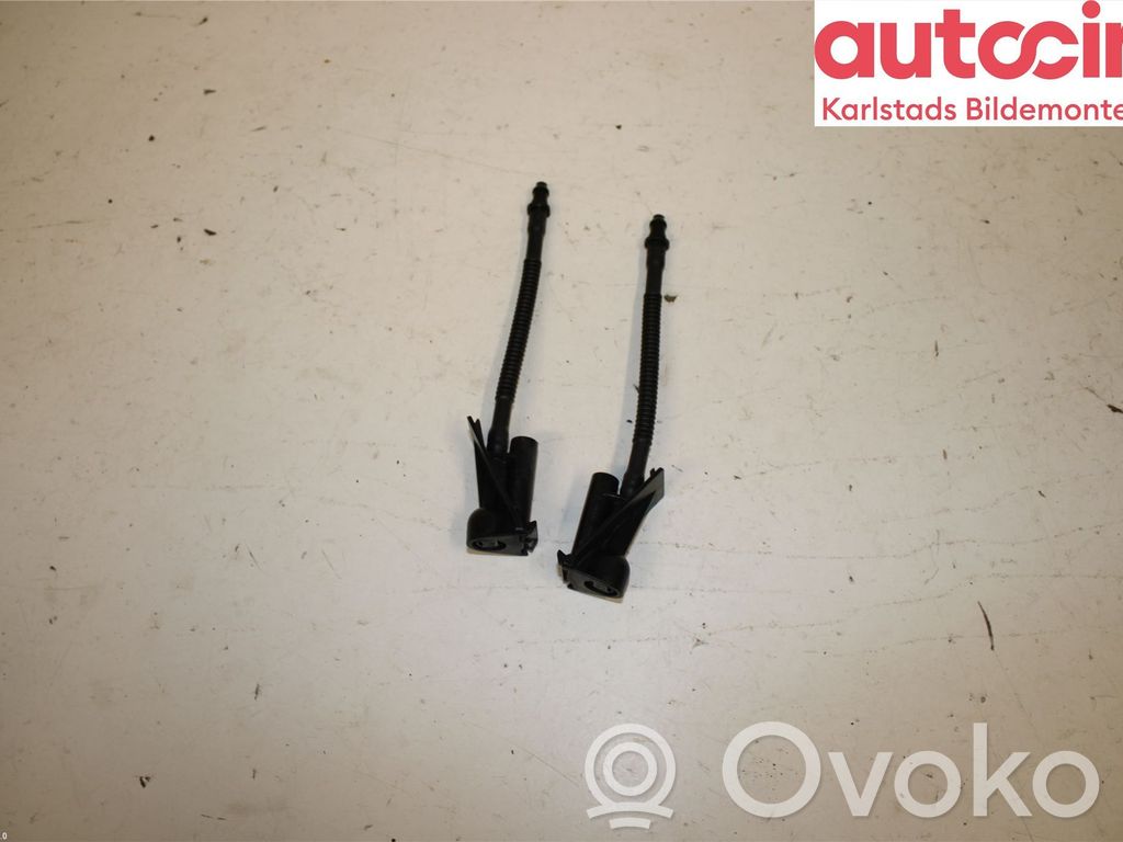 Ford Focus Windshield washer spray nozzle 
