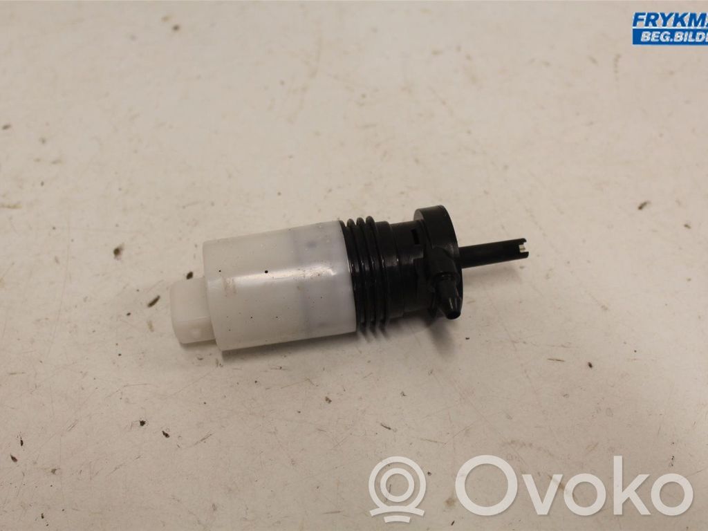 Volvo XC60 Headlight washer pump 