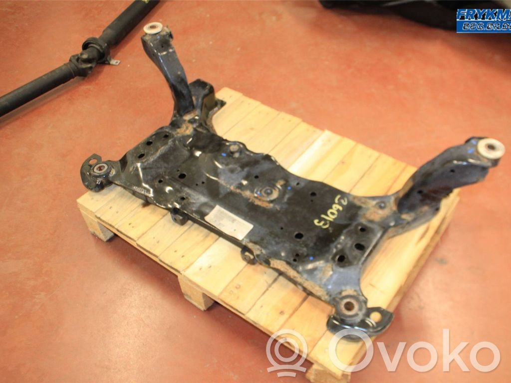 Volvo V40 Priekinis traversas 