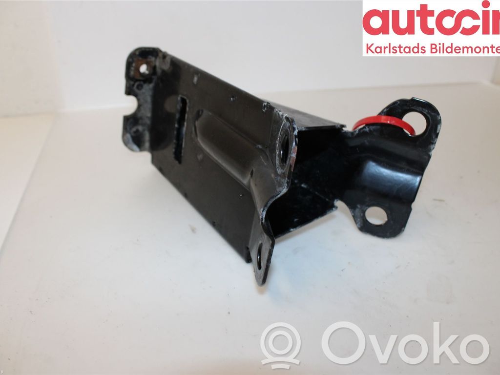 Volvo V70 Radiator support slam panel bracket 