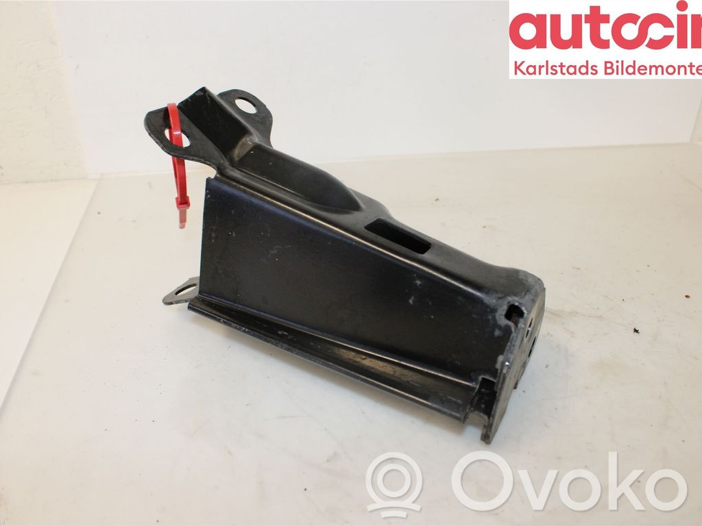 Volvo V70 Radiator support slam panel bracket 