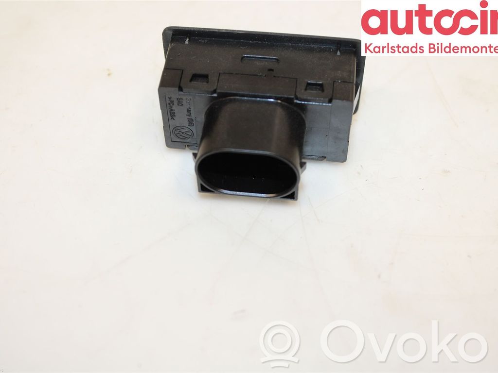 Volkswagen Touareg III Tailgate/boot open switch button 