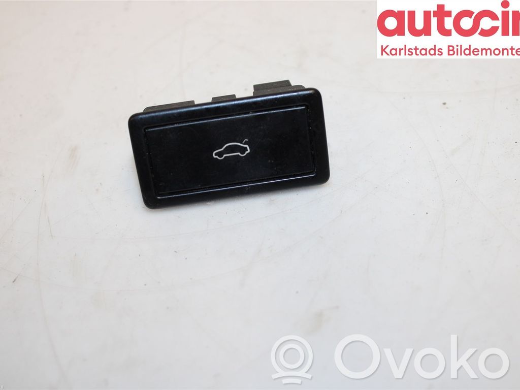 Skoda Karoq Tailgate/boot open switch button 