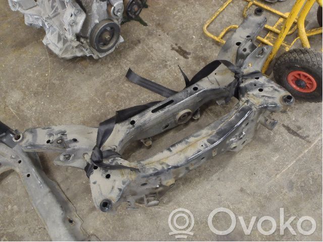 Nissan Qashqai+2 Rear axle beam 