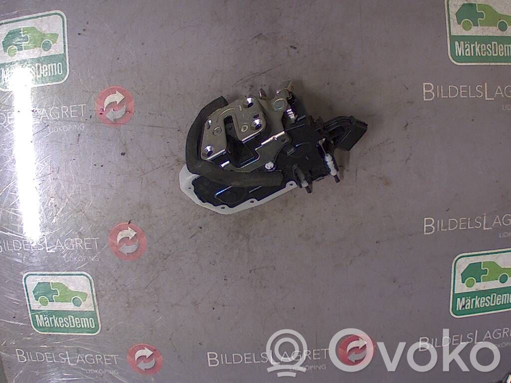 Nissan Juke I F15 Zamek drzwi przednich 