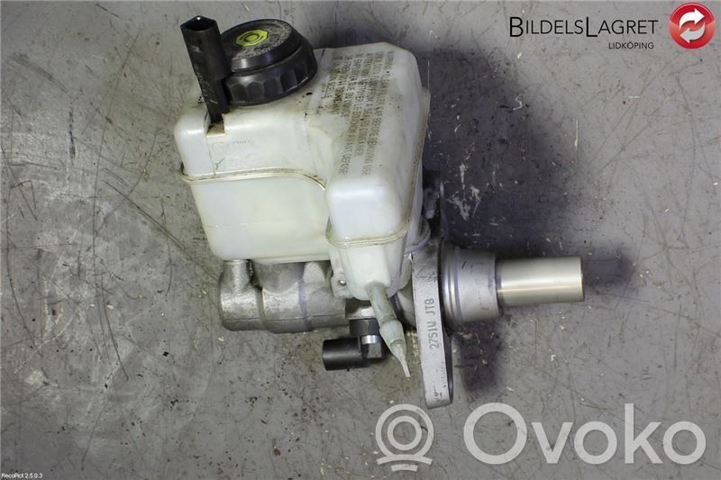 Volkswagen PASSAT B7 Pääjarrusylinteri 