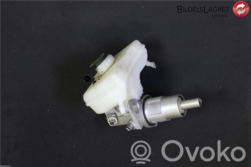 Audi A4 S4 B8 8K Pääjarrusylinteri 