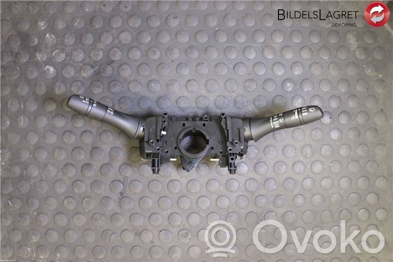 Nissan Qashqai Interruptor/palanca de limpiador de luz de giro 