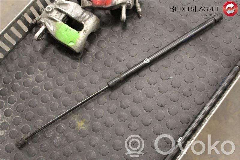 Nissan Note (E12) Tailgate strut 