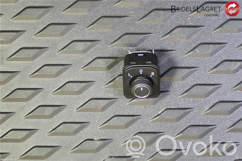 Volkswagen PASSAT B8 Interruptor del espejo lateral 