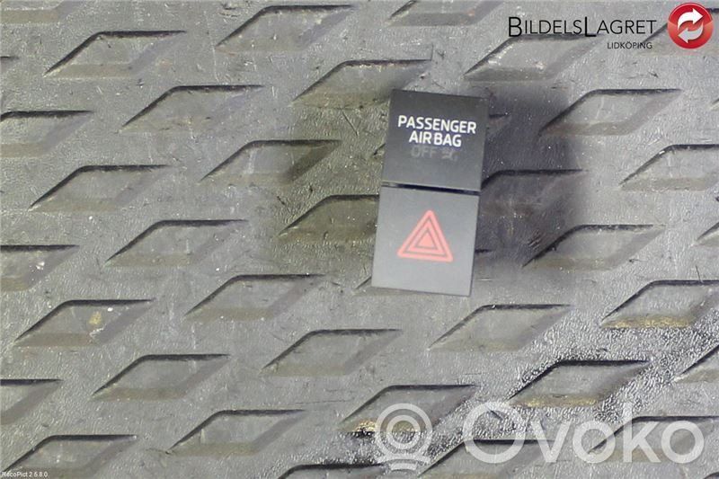 KIA Ceed Hazard light switch 