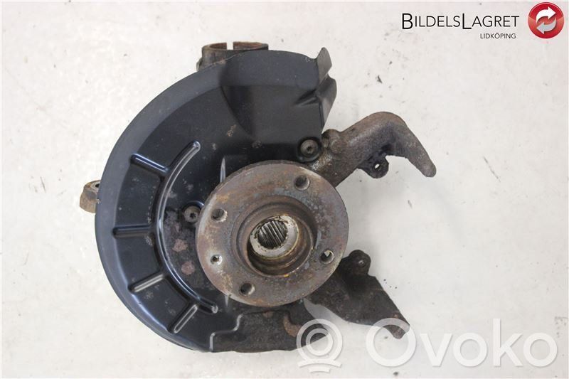Volkswagen PASSAT B7 Achsschenkel vorne 