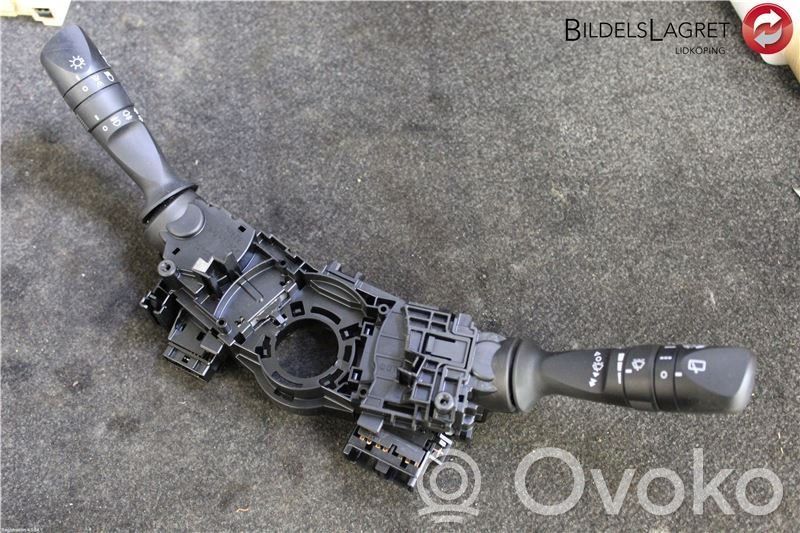 Toyota Auris E180 Interruptor/palanca de limpiador de luz de giro 