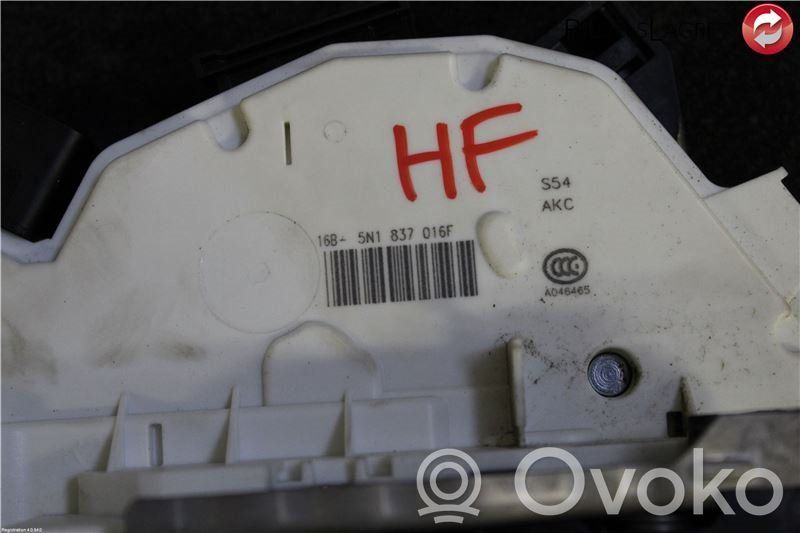 Volkswagen Tiguan Front door lock 