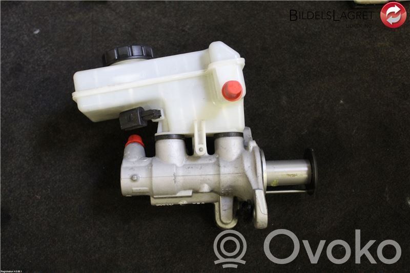 Audi A3 S3 8V Główny cylinder hamulca 