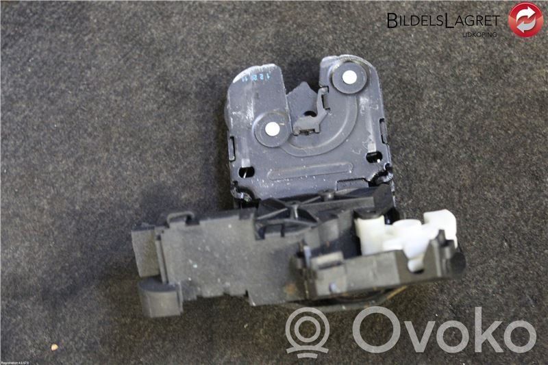Audi A4 S4 B7 8E 8H Zamek klapy tylnej / bagażnika 