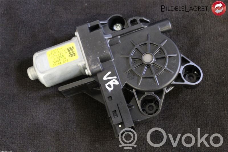 Volvo V70 Silniczek podnoszenia szyby drzwi tylnych 