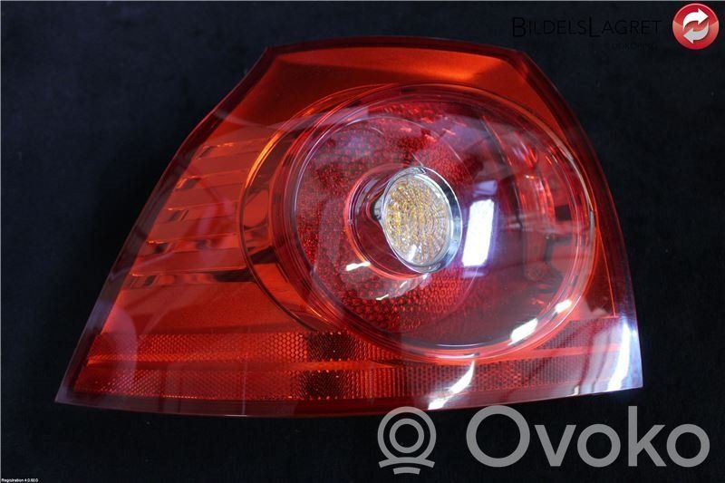 Volkswagen Golf V Aizmugurējais lukturis virsbūvē 