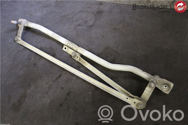 Volvo V70 Front wiper linkage 