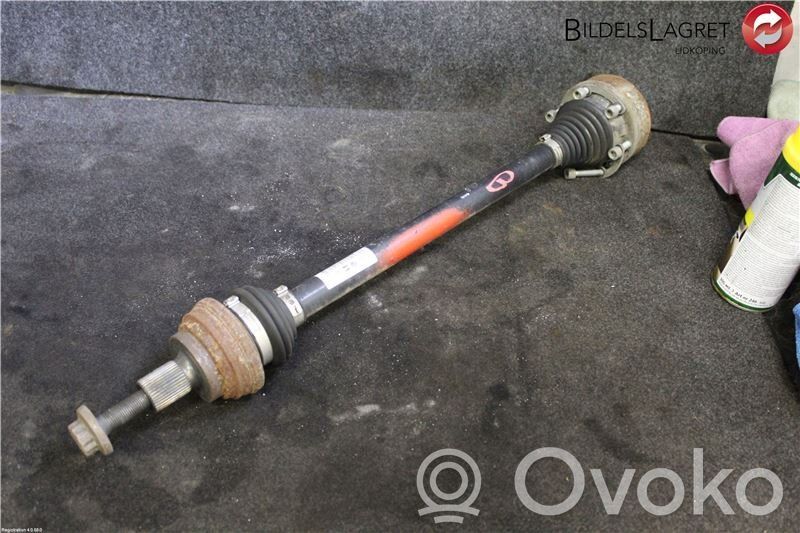 Volkswagen PASSAT B8 Półoś tylna 