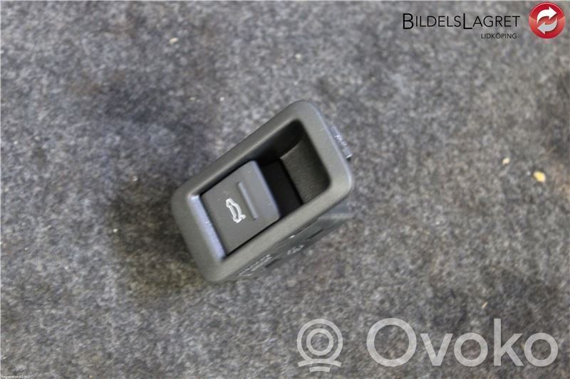 Audi Q3 F3 Botón interruptor de maletero abierto 