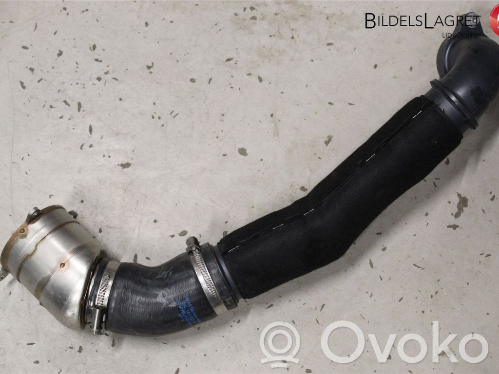 Volkswagen PASSAT B8 Wąż / Rura intercoolera 
