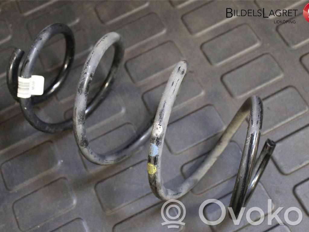Volkswagen PASSAT B8 Sprężyna przednia 