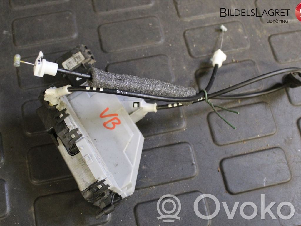 Peugeot 308 Zamek drzwi tylnych 