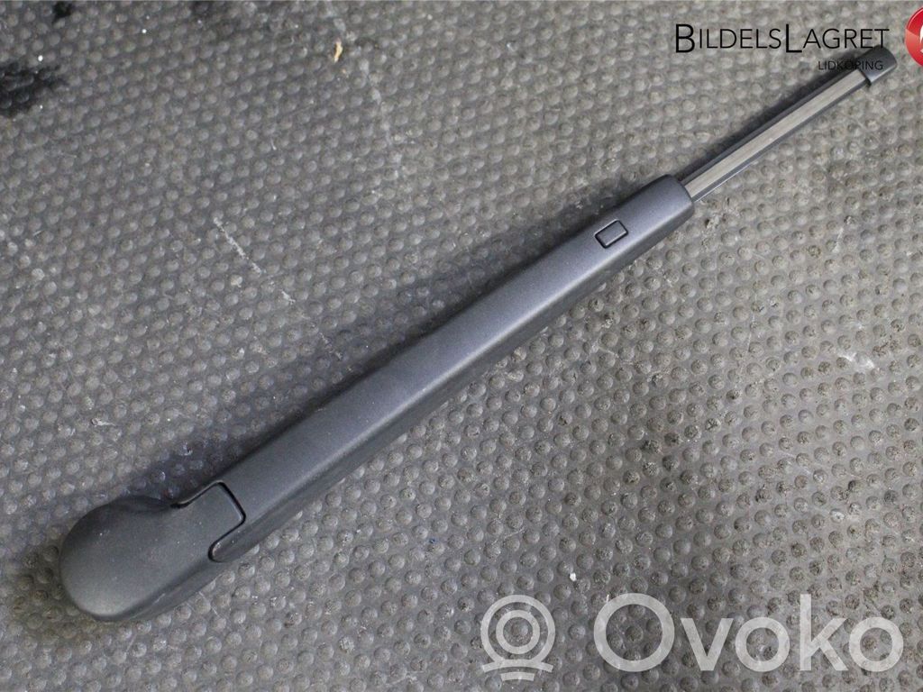 Volkswagen Golf VIII Ramię wycieraczki szyby tylnej 
