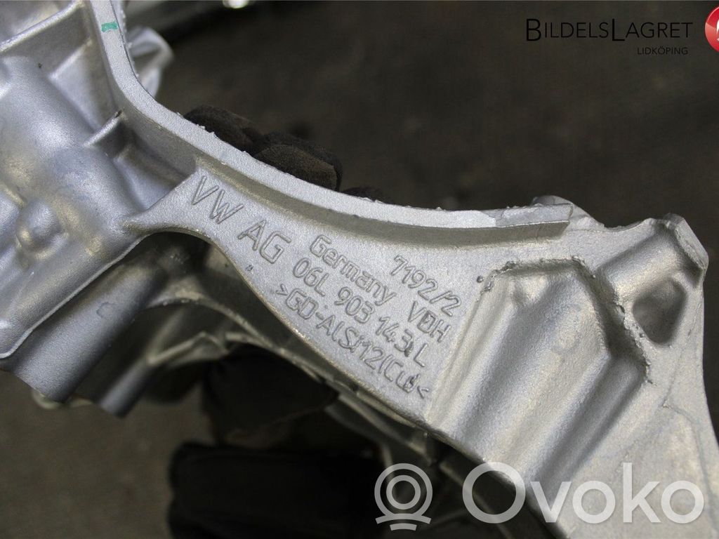 Audi A5 Mocowanie / uchwyt filtra oleju 