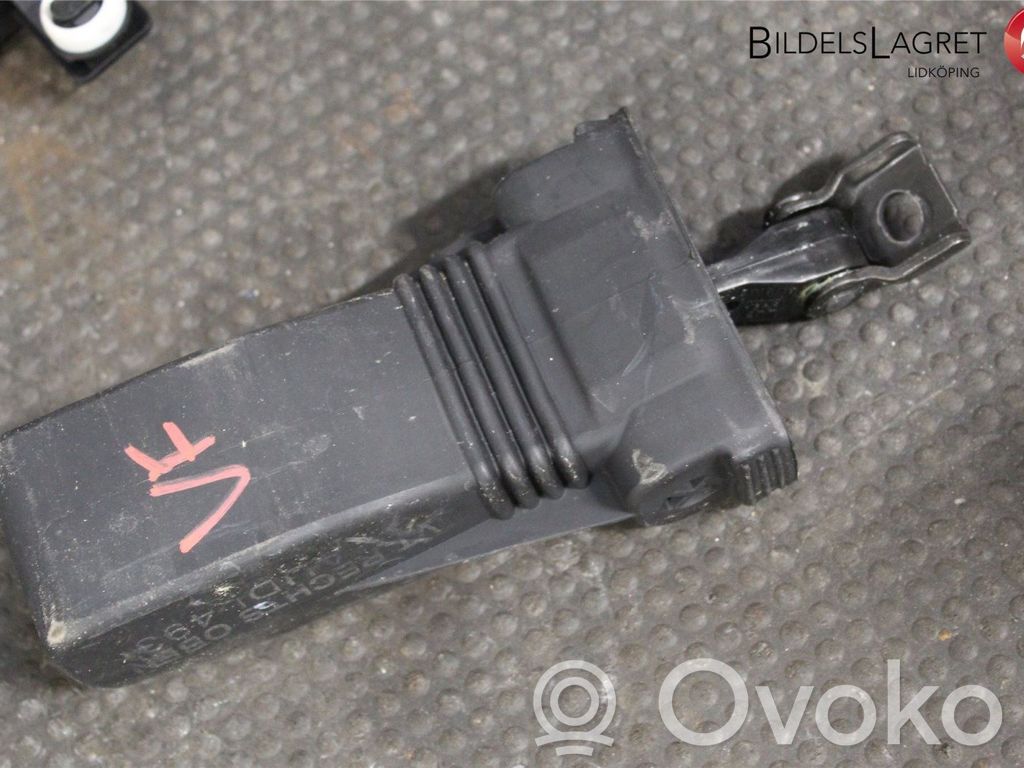 Audi A5 Etuoven pidätin 