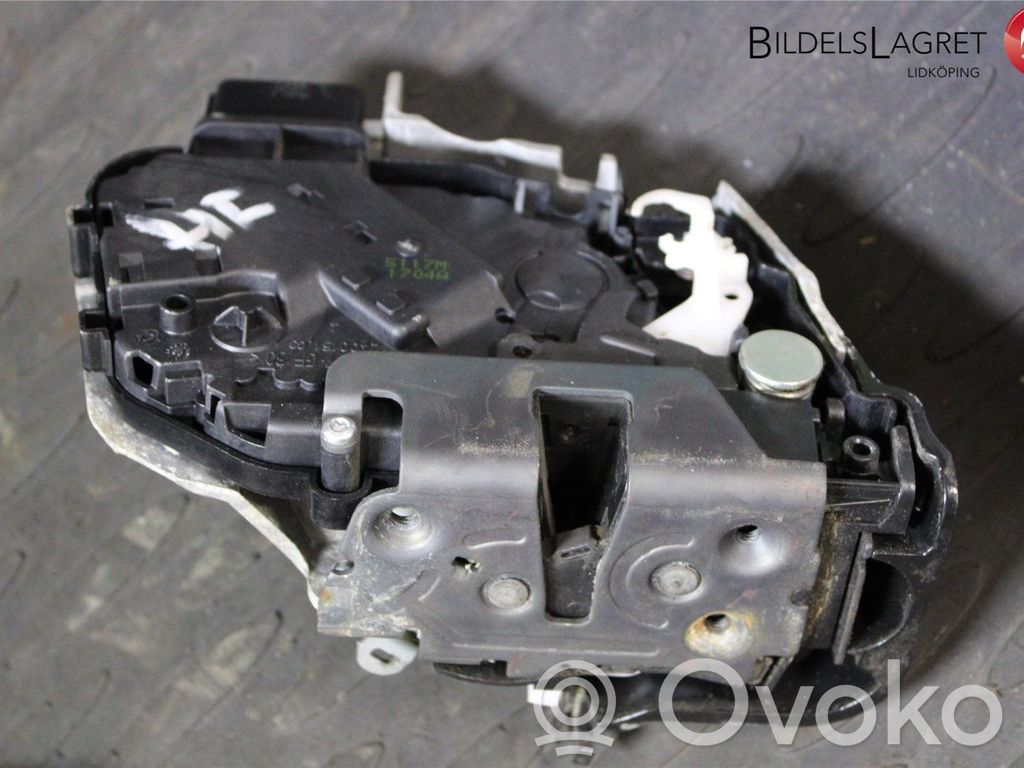 Volvo V50 Priekšpusē slēdzene 