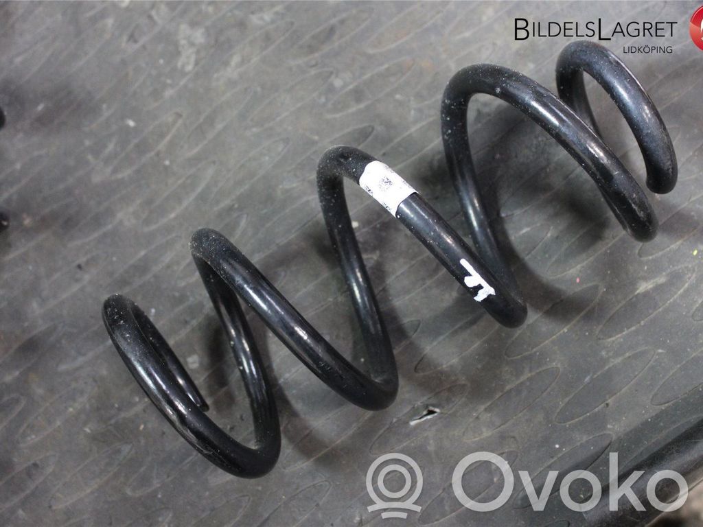 Audi A4 S4 B9 8W Sprężyna przednia 