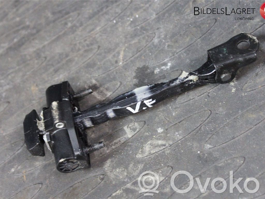 Opel Astra K Etuoven pidätin 