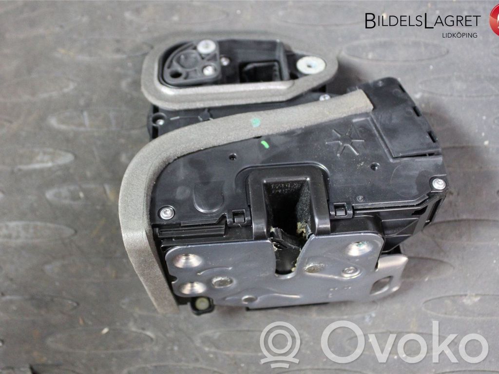 Opel Insignia B Priekšpusē slēdzene 