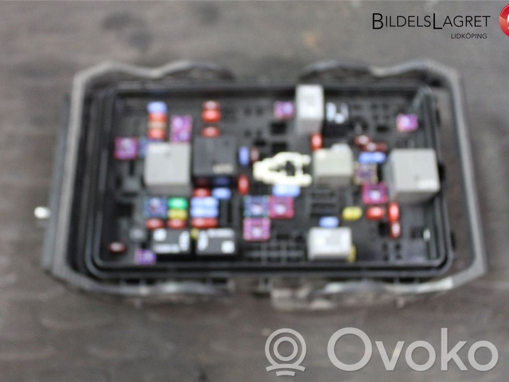 Opel Insignia B Módulo de fusible 