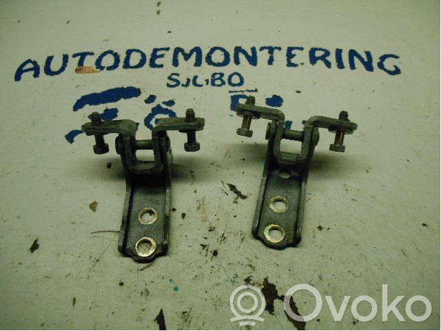Mitsubishi Grandis Front door lower hinge 