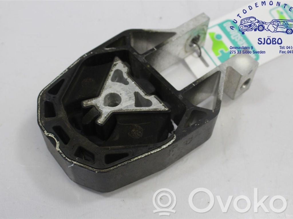 Ford Focus Engine mounting bracket 