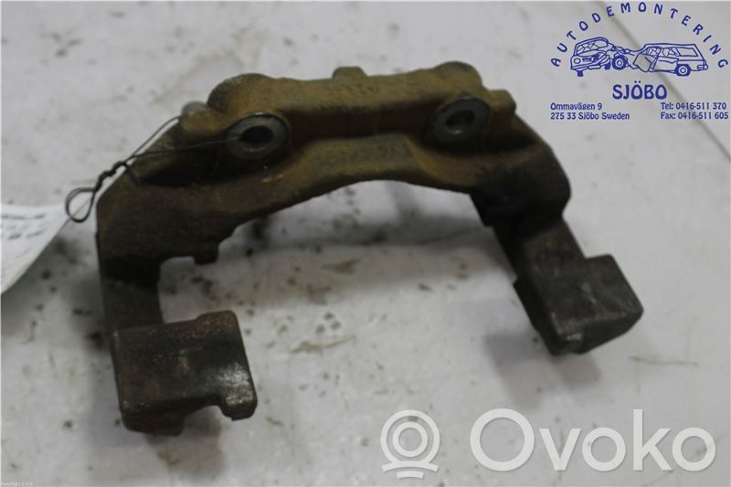 Citroen C4 II Mocowanie przedniego zacisku hamulca 