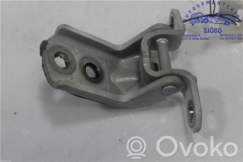 Nissan Qashqai Front door upper hinge 