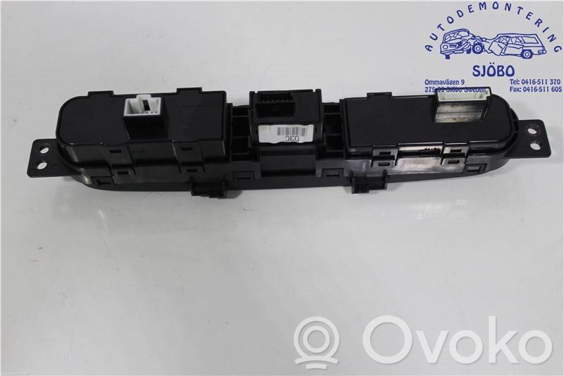 KIA Carens III Botón interruptor de luz de peligro 