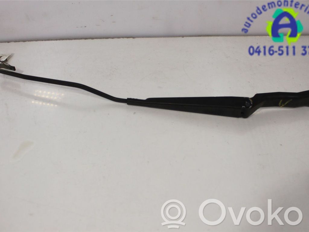 Peugeot 206 Front wiper blade arm 