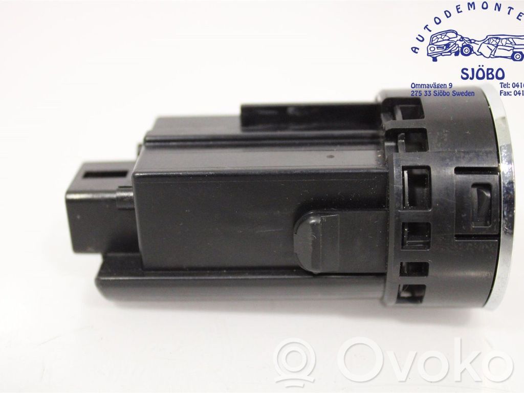 Toyota RAV 4 (XA40) Engine start stop button switch 