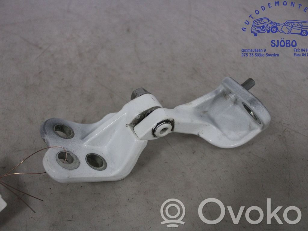 Ford Transit Front door upper hinge 
