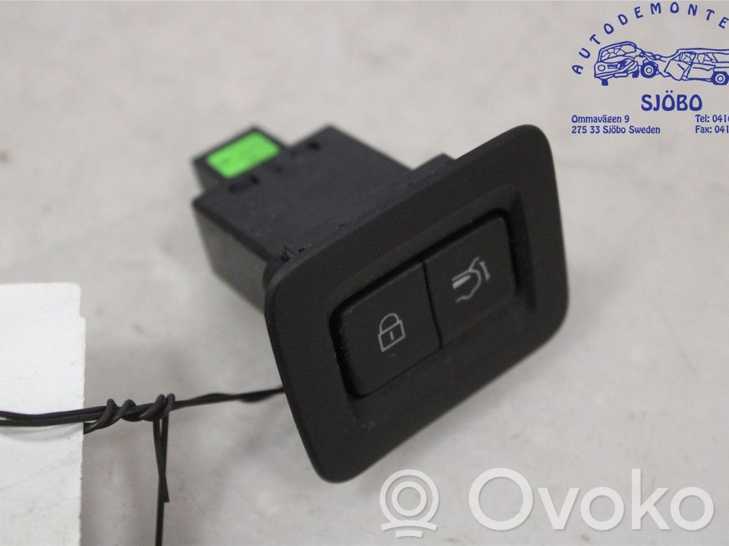 Mazda CX-30 Tailgate/boot open switch button 