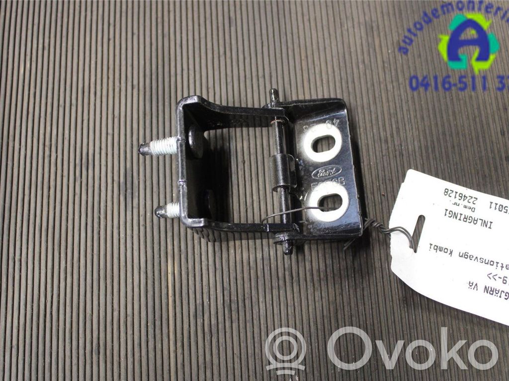 Ford Focus Tailgate/trunk/boot hinge 