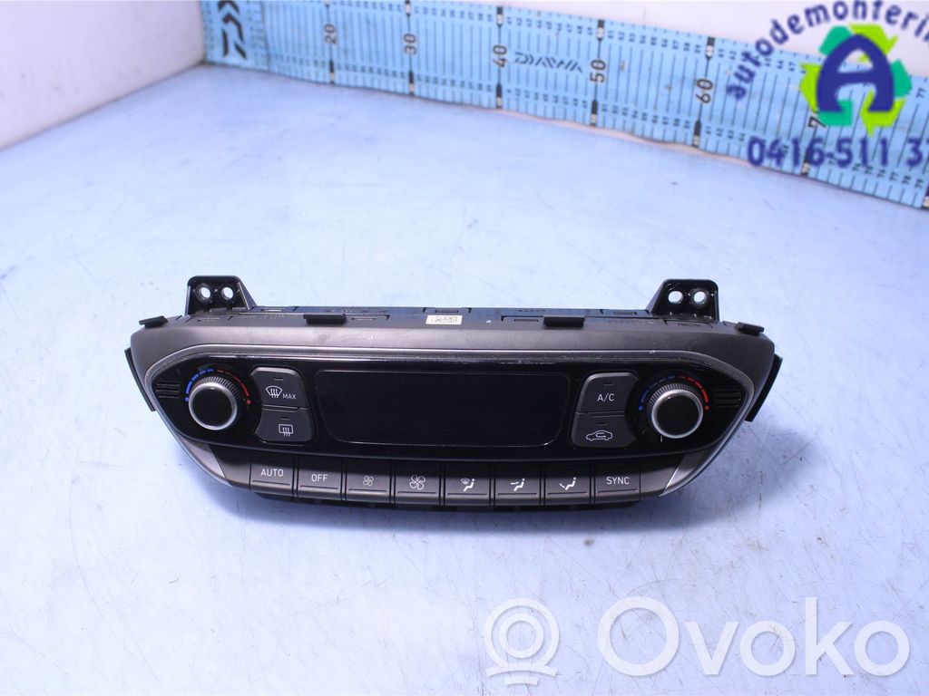 Hyundai i30 Climate control unit 