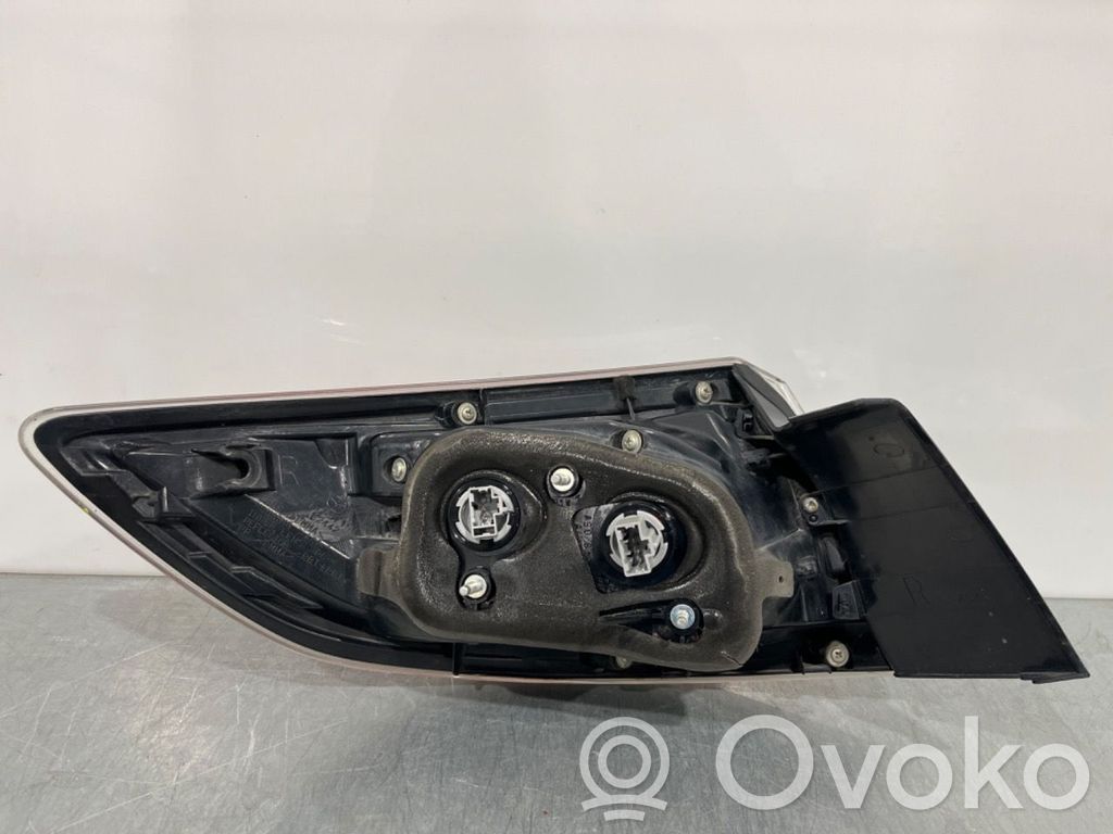 Mazda 3 II Aizmugurējais lukturis virsbūvē 