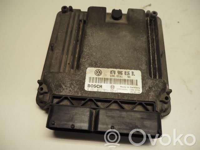 Volkswagen Touareg I Engine control unit/module ECU 